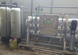 銀川賀蘭縣6噸泡沫箱凈化水設備